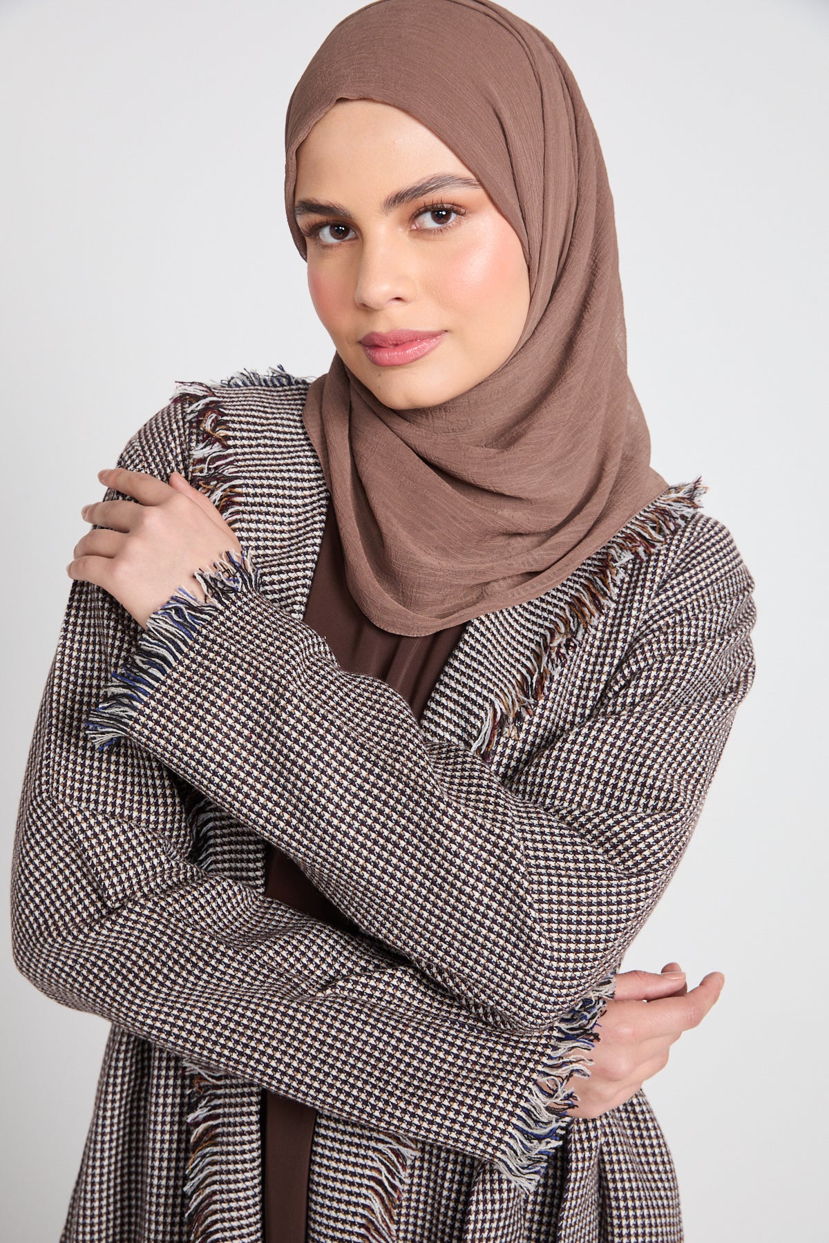Premium Woven Check Fringed Wrap Coat Abaya – Cocoa Taupe - LIMITED EDITION - Image 7